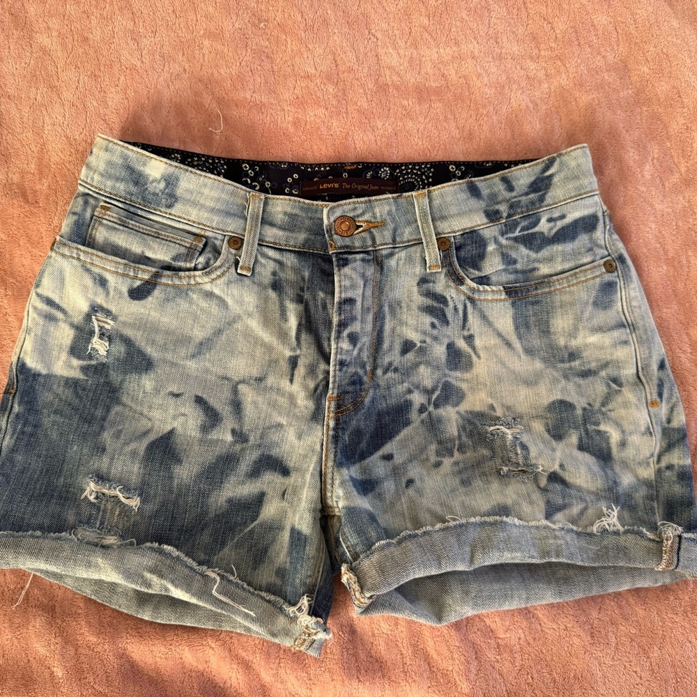 Levi’s 525 cut off Jean shorts Size 8  (0179)